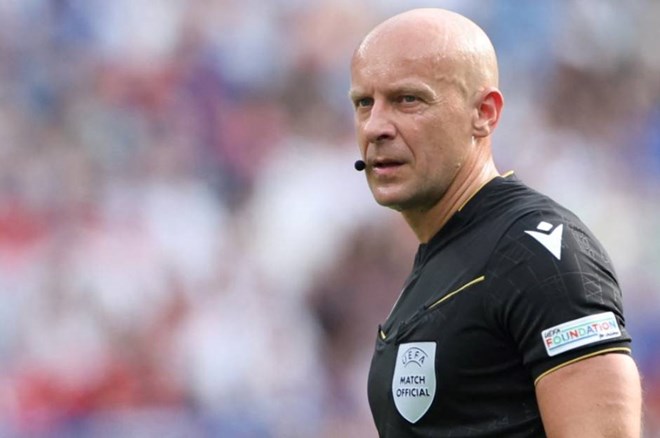 Dünya, derbinin 1 numaralı favorisi Marciniak'ı konuşuyor: Verdiği karar olay oldu